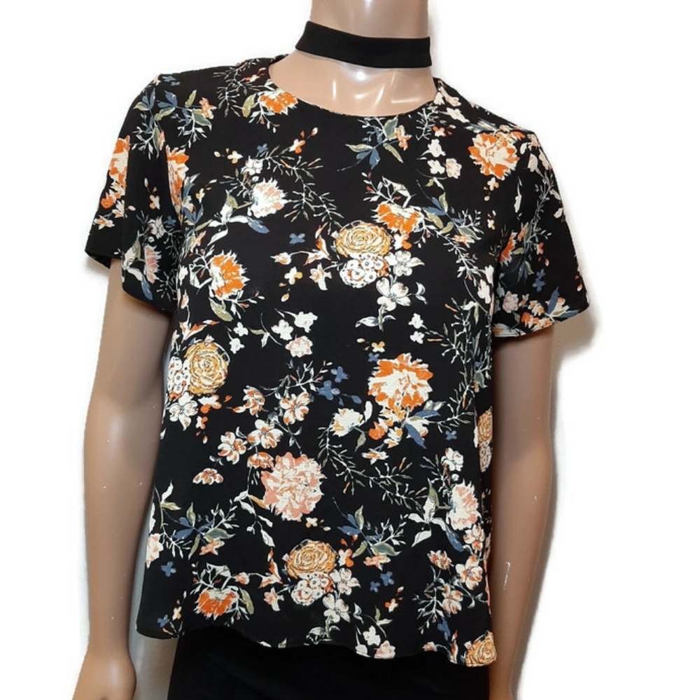 3/$20 ATMOSPHERE Floral Short Sleeve Crepe Choker Top Womens Size 2 Black